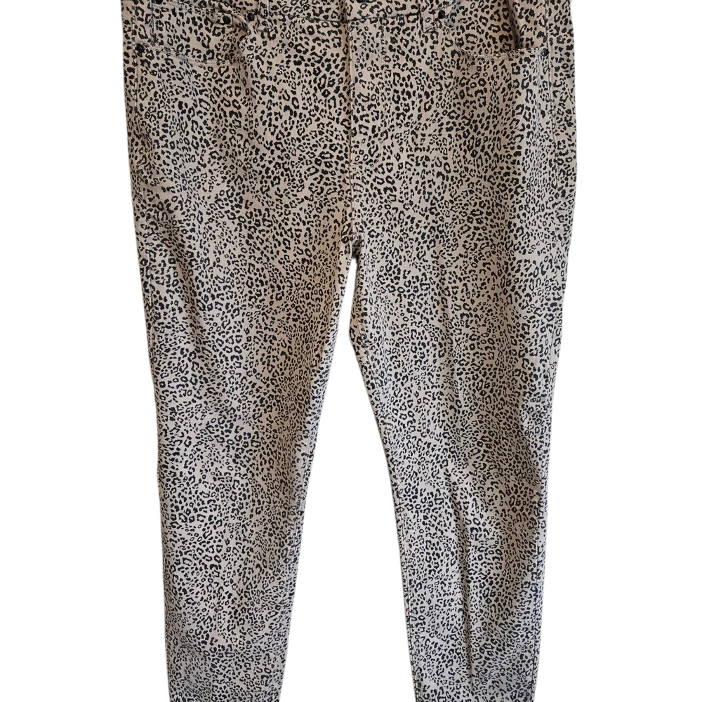 Seven7 Women's Boot Cut Jeans - Black and White Leopard Print Size 16